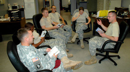 Studium Bhagavad-G�ty na vojensk� z�kladn� po��dan� Aristidem.